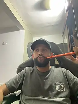 Snapshot of Ssombra_ chatting on May 17, 2026, 3:59 am Ssombra online show from May 17, 2026, 3:59 am