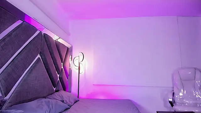 AmaraLewis online show from June 25, 2026, 12:53 pm