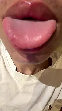 Snapshot of hotlips2026 chatting on June 26, 2026, 10:47 pm hotlips2026 online show from June 26, 2026, 10:47 pm