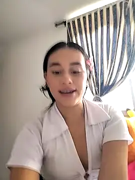 L0lita Emi12 online show from June 17, 2026, 9:27 pm