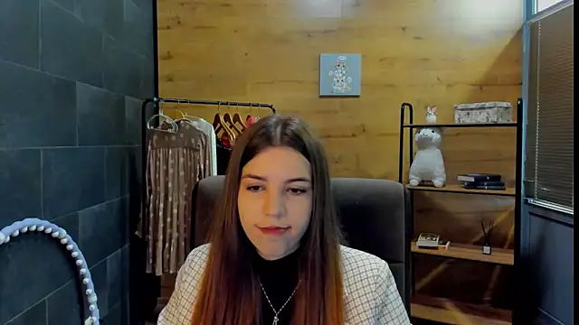 Snapshot of RuthhCox chatting on May 18, 2026, 9:37 am RuthhCox online show from May 18, 2026, 9:37 am