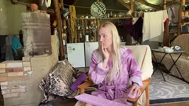 Snapshot of wildforestmuse_ chatting on June 17, 2026, 8:50 am wildforestmuse online show from June 17, 2026, 8:50 am