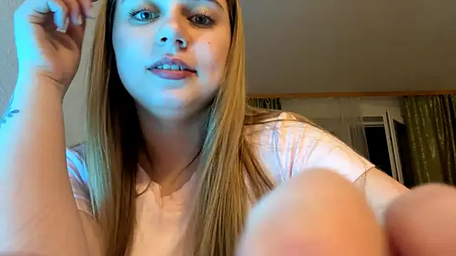 Melarose85 online show from May 4, 2026, 9:55 pm