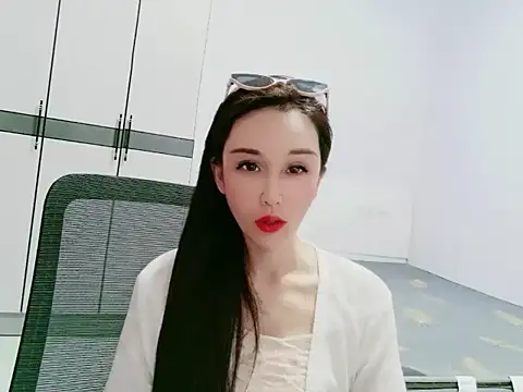 xiyueyue030 online show from May 5, 2026, 7:27 am
