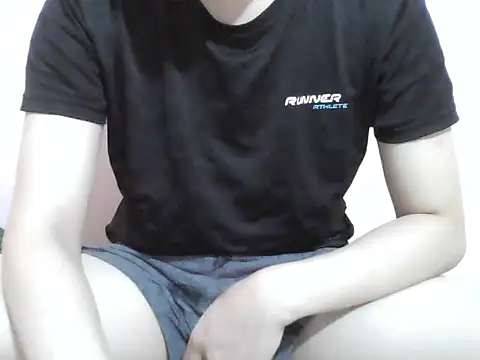 Zineyy online show from June 4, 2026, 3:40 pm