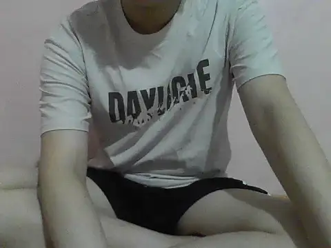 Zineyy online show from June 30, 2026, 4:08 pm