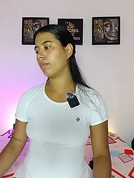 Snapshot of Raven_stonee01 chatting on June 5, 2026, 1:34 am Raven stonee01 online show from June 5, 2026, 1:34 am