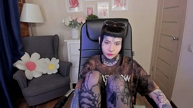 Snapshot of Bloood__Mary chatting on June 19, 2026, 11:36 am Bloood Mary online show from June 19, 2026, 11:36 am