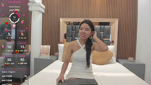 Snapshot of Dulce_Glamor_ chatting on July 23, 2026, 11:30 am Dulce Glamor online show from July 23, 2026, 11:30 am