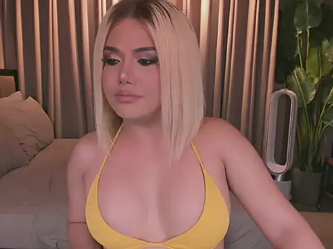 Snapshot of DreamangelTS chatting on December 14, 2025, 12:38 am DreamangelTS online show from December 14, 2025, 12:38 am