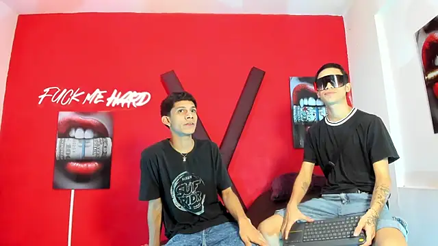 Snapshot of TWINKS_BOYSX chatting on June 16, 2026, 1:41 am TWINKS BOYSX online show from June 16, 2026, 1:41 am