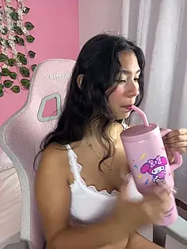 Snapshot of melody_flowers18 chatting on May 11, 2026, 2:50 am melody flowers18 online show from May 11, 2026, 2:50 am