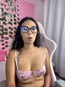 Snapshot of melody_flowers18 chatting on June 18, 2026, 2:23 am melody flowers18 online show from June 18, 2026, 2:23 am