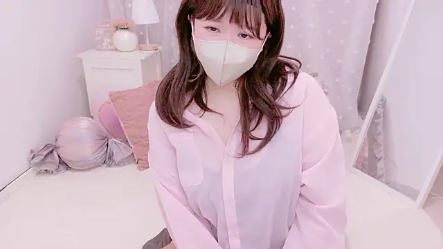  MOMOsan online show from May 15, 2026, 1:07 pm