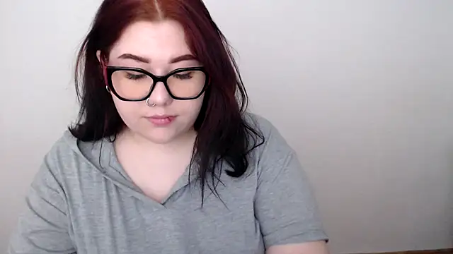 Snapshot of KarolinasHot chatting on May 6, 2026, 7:46 am KarolinasHot online show from May 6, 2026, 7:46 am
