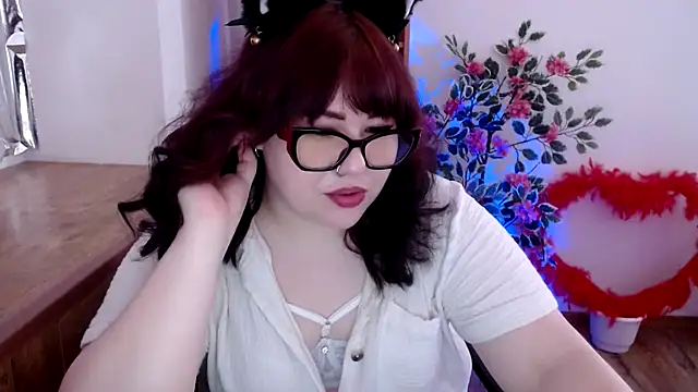 Snapshot of KarolinasHot chatting on June 5, 2026, 5:40 pm KarolinasHot online show from June 5, 2026, 5:40 pm