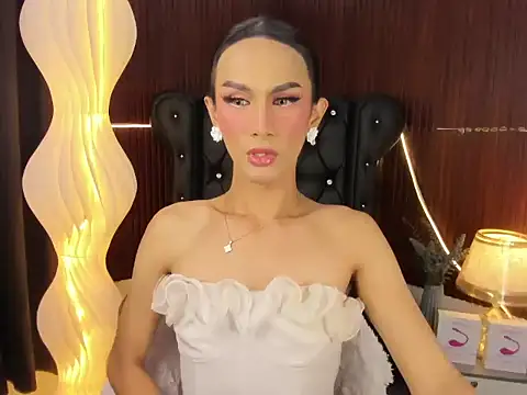 Snapshot of Estella_Hilton chatting on June 11, 2026, 9:29 am Estella Hilton online show from June 11, 2026, 9:29 am