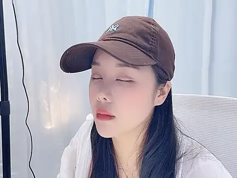 Qingqing19 online show from May 8, 2026, 5:35 am