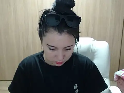 Snapshot of Haileey_ross chatting on June 26, 2026, 1:32 am Haileey ross online show from June 26, 2026, 1:32 am