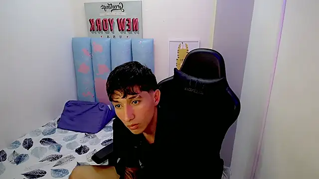 Snapshot of liam_play chatting on May 8, 2026, 2:50 am liam play online show from May 8, 2026, 2:50 am