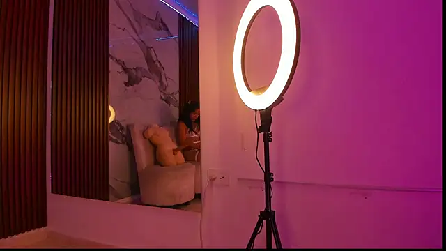 Snapshot of GabyHott_ chatting on June 19, 2026, 9:40 pm GabyHott online show from June 19, 2026, 9:40 pm