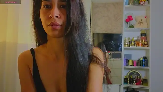 Snapshot of YvisSweet chatting on May 22, 2026, 1:57 am YvisSweet online show from May 22, 2026, 1:57 am