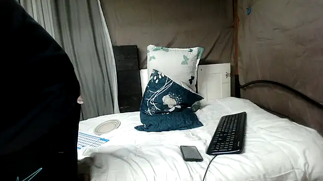 Snapshot of Camodick chatting on July 13, 2026, 4:10 pm Camodick online show from July 13, 2026, 4:10 pm