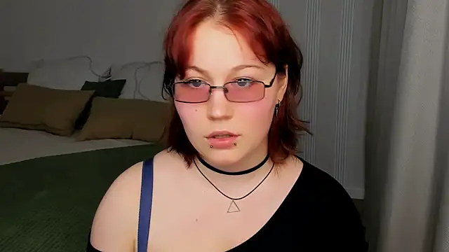 MiaLacrice online show from May 16, 2026, 12:04 pm