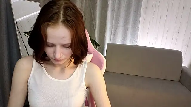 AliceJohansone online show from May 18, 2026, 4:07 am
