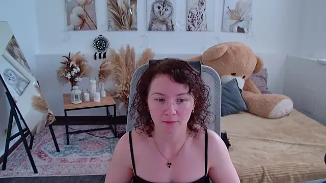 Snapshot of AureliaGleam chatting on June 15, 2026, 4:25 am AureliaGleam online show from June 15, 2026, 4:25 am