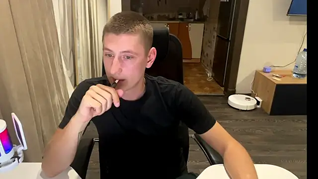 Snapshot of Keksik_ chatting on July 18, 2026, 4:33 pm Keksik online show from July 18, 2026, 4:33 pm