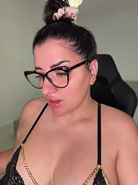 Snapshot of SophiePale chatting on July 16, 2026, 8:09 am SophiePale online show from July 16, 2026, 8:09 am