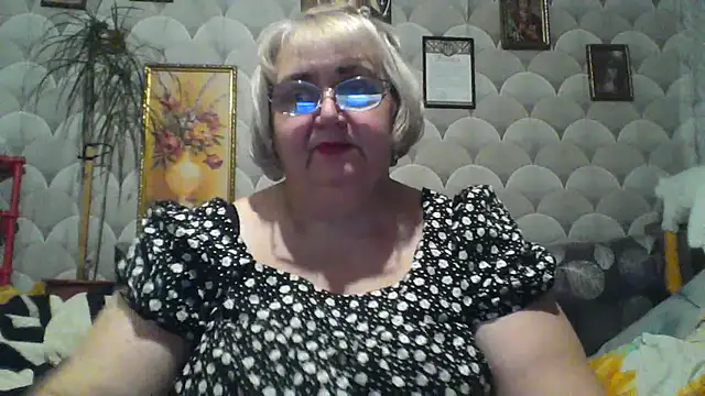 MarinaFarina53 online show from June 1, 2026, 8:54 pm