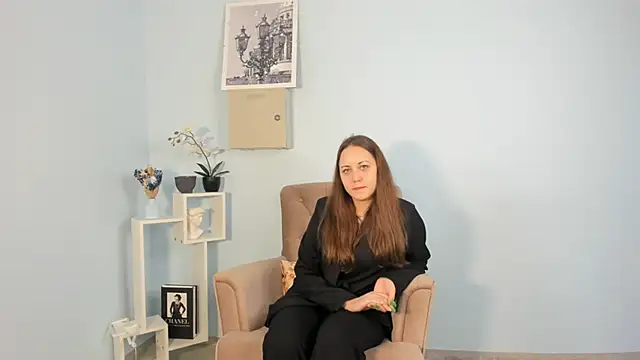 KarineDenick online show from May 12, 2026, 6:32 am