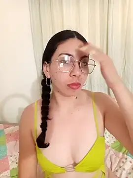 Snapshot of Mia_essence chatting on May 20, 2026, 7:31 pm Mia essence online show from May 20, 2026, 7:31 pm