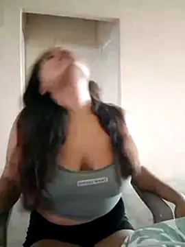 Snapshot of Daniela-Peruana chatting on May 7, 2026, 11:32 pm Daniela-Peruana online show from May 7, 2026, 11:32 pm