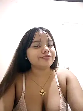 Snapshot of Daniela-Peruana chatting on May 18, 2026, 5:13 am Daniela-Peruana online show from May 18, 2026, 5:13 am