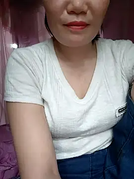 Snapshot of -Trici- chatting on June 19, 2026, 10:52 am -Trici- online show from June 19, 2026, 10:52 am