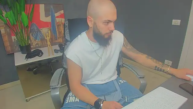 OscarWillss online show from June 9, 2026, 4:35 am
