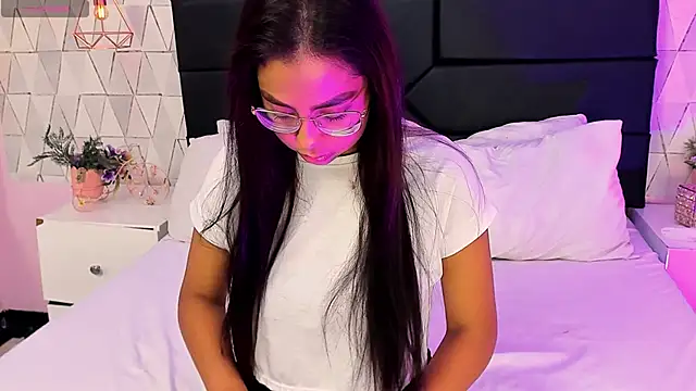 SaritaaHot online show from May 9, 2026, 2:55 pm
