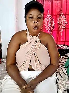 Snapshot of JuicyHoney_01 chatting on July 25, 2026, 6:55 am JuicyHoney 01 online show from July 25, 2026, 6:55 am