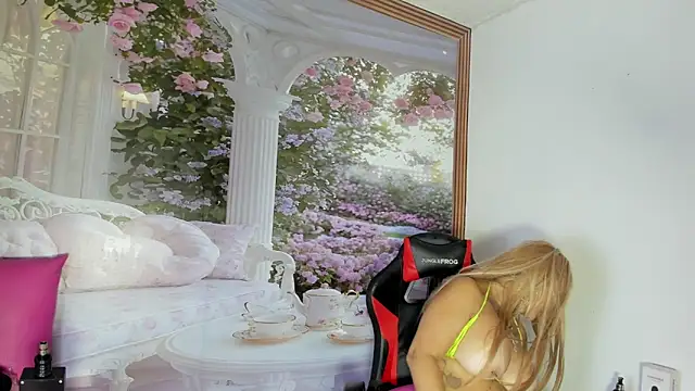 LaylaWatsson online show from May 11, 2026, 2:45 pm