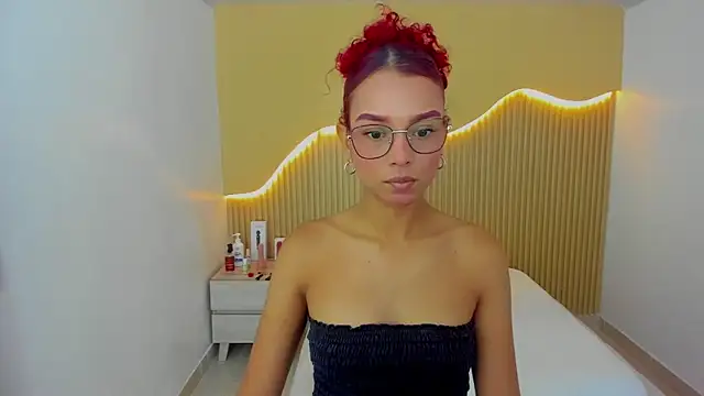 Snapshot of GINAMORELO chatting on June 10, 2026, 1:21 pm GINAMORELO online show from June 10, 2026, 1:21 pm