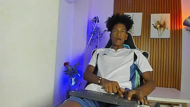 Snapshot of Afrowayuu chatting on May 21, 2026, 5:42 pm Afrowayuu online show from May 21, 2026, 5:42 pm