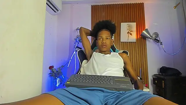 Snapshot of Afrowayuu chatting on June 4, 2026, 6:03 pm Afrowayuu online show from June 4, 2026, 6:03 pm