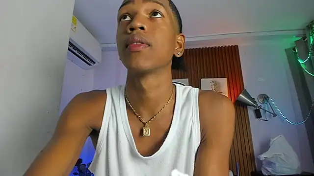 Snapshot of Afrowayuu chatting on June 9, 2026, 5:24 pm Afrowayuu online show from June 9, 2026, 5:24 pm