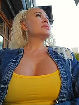 Snapshot of MILFBARBY chatting on October 5, 2025, 6:56 am MILFBARBY online show from October 5, 2025, 6:56 am