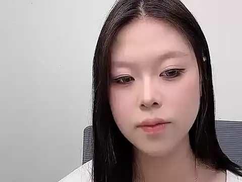 Snapshot of Louise59_ chatting on May 19, 2026, 4:30 am Louise59 online show from May 19, 2026, 4:30 am