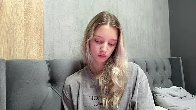 Snapshot of Tiffany_Blom chatting on May 10, 2026, 7:13 am Tiffany Blom online show from May 10, 2026, 7:13 am