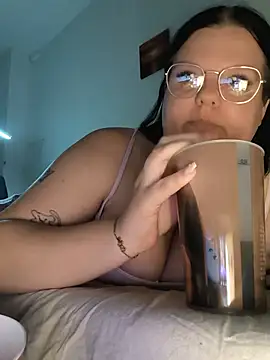 Snapshot of BadMommyyyyy chatting on May 18, 2026, 9:59 am BadMommyyyyy online show from May 18, 2026, 9:59 am
